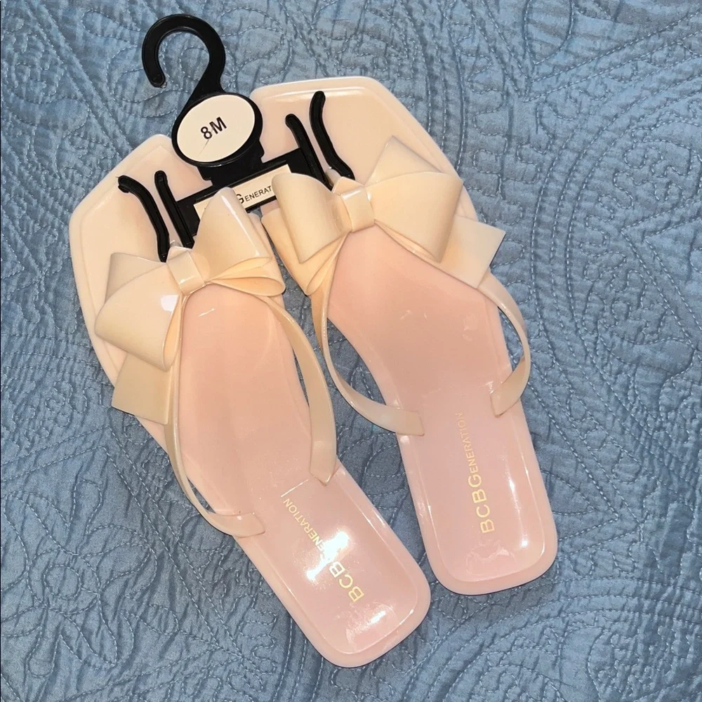 NWOT BCBGeneration Blush and Cream Bow‎ Sandals SIZE 8